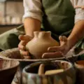 Непринуден керамичен стил в продуктите за дома
